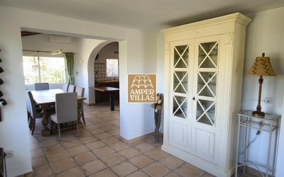 Красивая и просторная средиземноморская вилла с большими террасами.